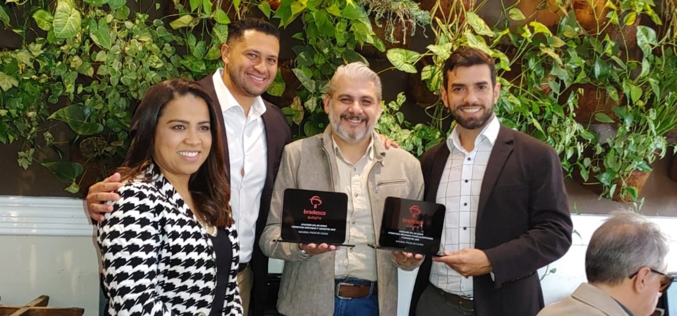 Renato Ferreira com os troféus da Bradesco Renato Ferreira com os troféus da Bradesco