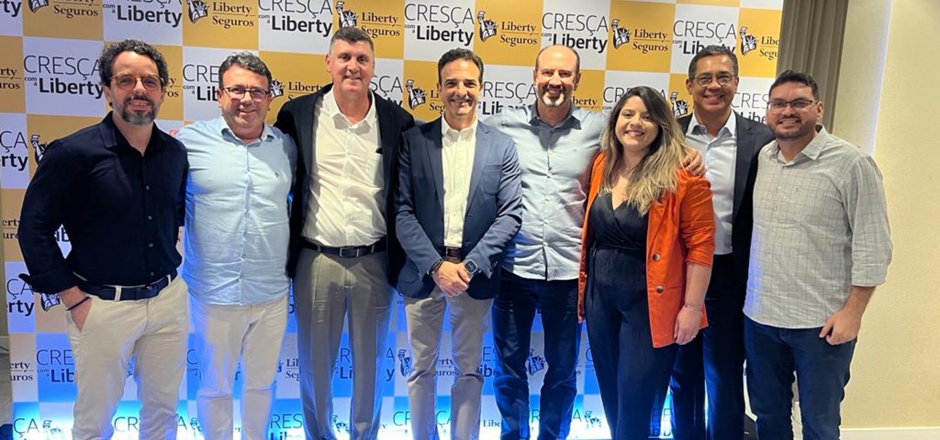 Na foto, da esquerda para a direita, Hugo Mariano, corretor da rede; o diretor regional norte nordeste da Rede Lojacorr, Eucresio Carneiro Lemos Neto; Mario Correia, gerente da filial Recife da Liberty Seguros; Marcos Machini, vice-presidente comercial da Liberty Seguros; Alan Vasconcelos, da unidade Nordeste Lojacorr; Suianne Lopes, proprietária da AL Corretora de Seguros e corretora da rede Lojacorr; Emerson Passos, diretor regional norte nordeste; e Everton, corretor da unidade Pernambuco. Na foto, da esquerda para a direita, Hugo Mariano, corretor da rede; o diretor regional norte nordeste da Rede Lojacorr, Eucresio Carneiro Lemos Neto; Mario Correia, gerente da filial Recife da Liberty Seguros; Marcos Machini, vice-presidente comercial da Liberty Seguros; Alan Vasconcelos, da unidade Nordeste Lojacorr; Suianne Lopes, proprietária da AL Corretora de Seguros e corretora da rede Lojacorr; Emerson Passos, diretor regional norte nordeste; e Everton, corretor da unidade Pernambuco.
