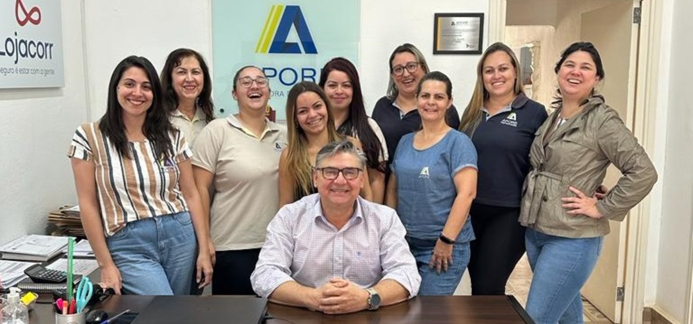 Roberto e as meninas da Aporé Corretora Roberto e as meninas da Aporé Corretora