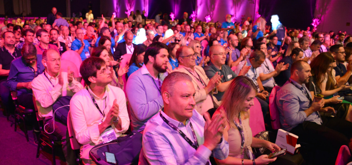 Evento reúne corretores, seguradoras e parceiros para muitas trocas e apresentação de tendências. Evento reúne corretores, seguradoras e parceiros para muitas trocas e apresentação de tendências.