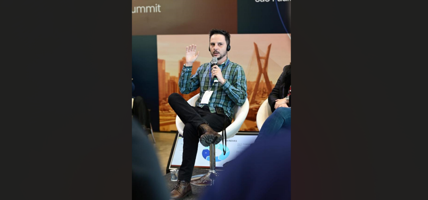 Cauê em participação na LC Summit - Convenção Lojacorr Cauê em participação na LC Summit - Convenção Lojacorr